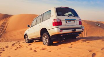 Катание по песчаным дюнам на автомобиле